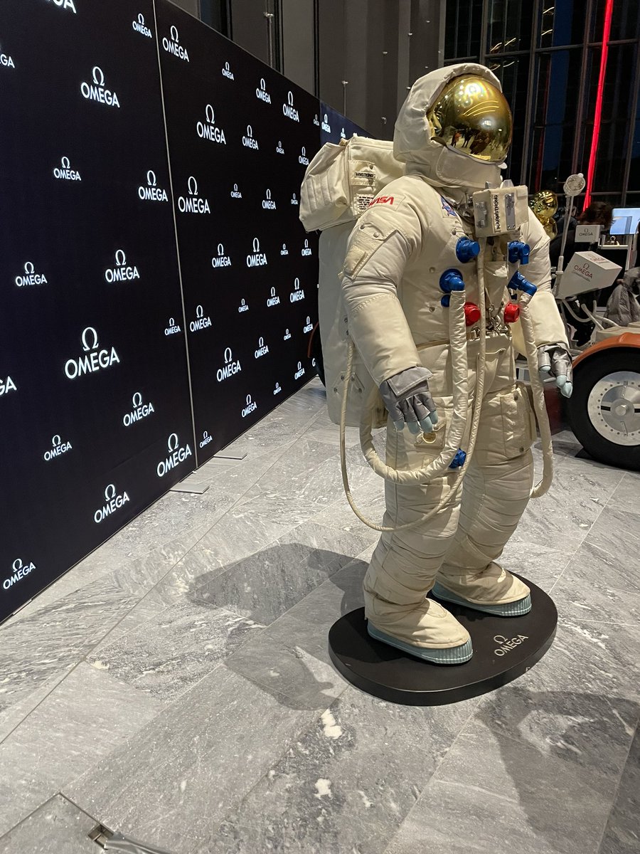 Melissandre_L's tweet photo. On commence par une petite expo
The exhibit showcases @LockheedMartin goodness, and a lot of fan service ✨#LegendsofSpace https://t.co/D5bDgLz7At