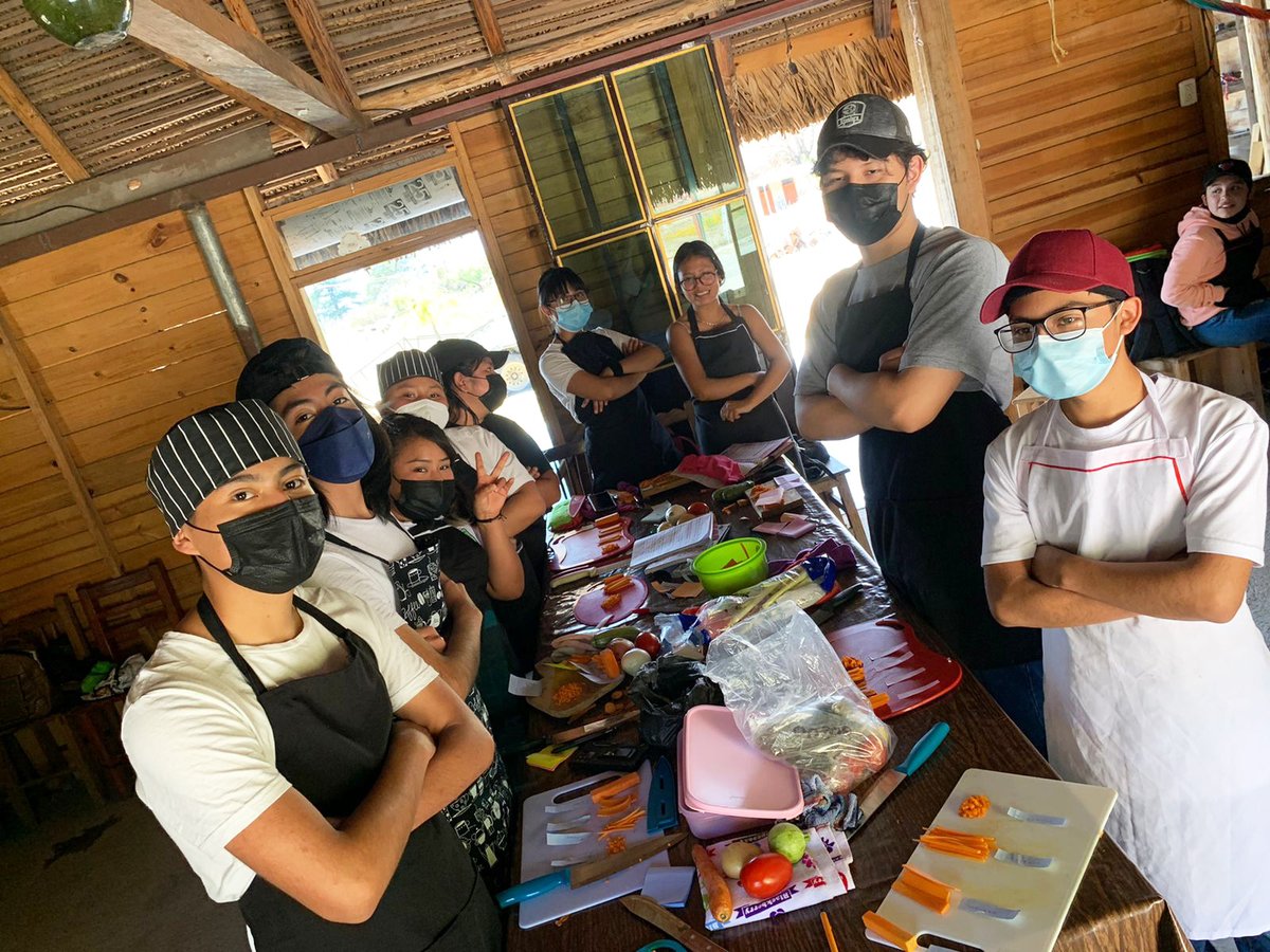 CECyTEOaxaca's tweet photo. En cada región de #Oaxaca, las chicas y chicos #CECyTEO continúan su semestre escolar recibiendo también asesorías escalonadas y actividades que contribuyen a su formación integral. Detalle📸de esta semana que termina. #BeneméritoJuárez #Ixtlán #CameliaRoja #CandelariaLoxicha https://t.co/L6V3Wq3HGH
