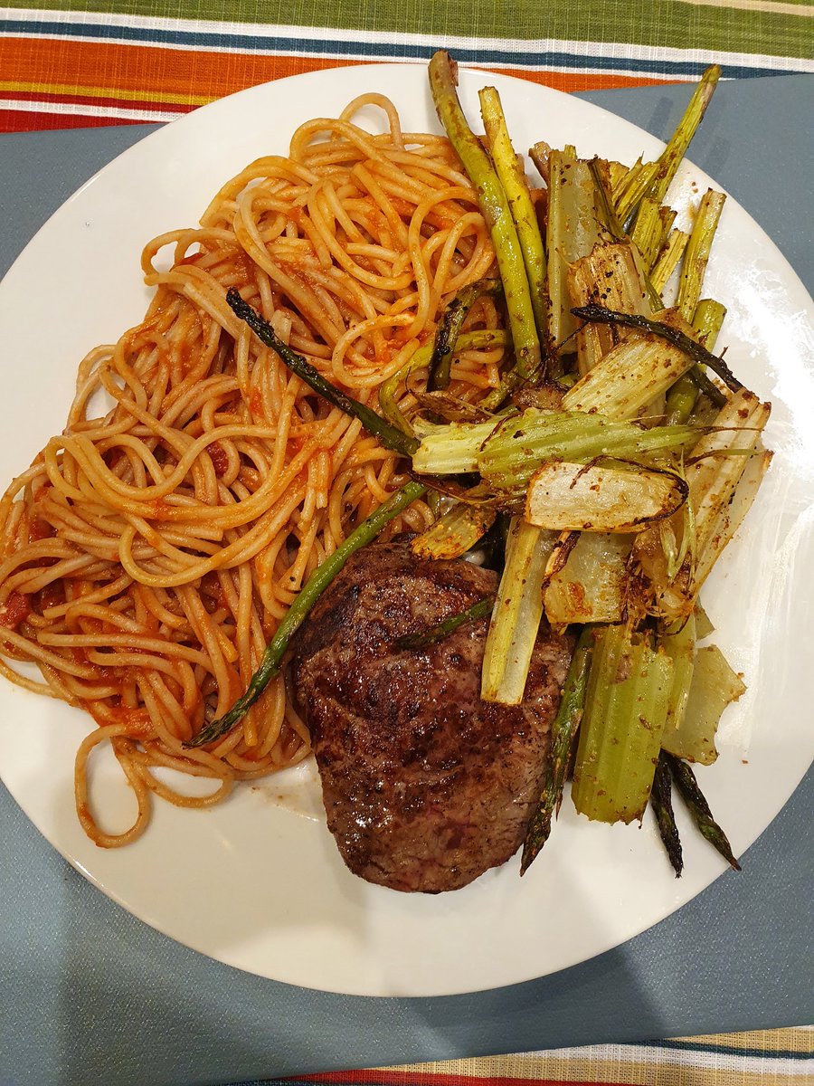 Raymon424's tweet photo. @7anafnaf light dinner https://t.co/vvbxqLAKNR