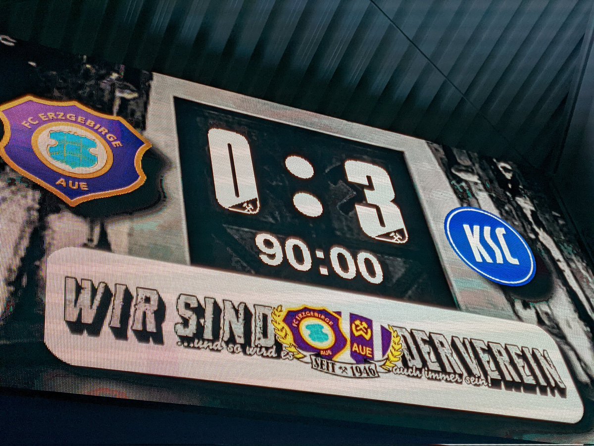 2XMikros's tweet photo. Bitterer Abend im Erzgebirgsstadion. #aueksc https://t.co/8kv2zraybs