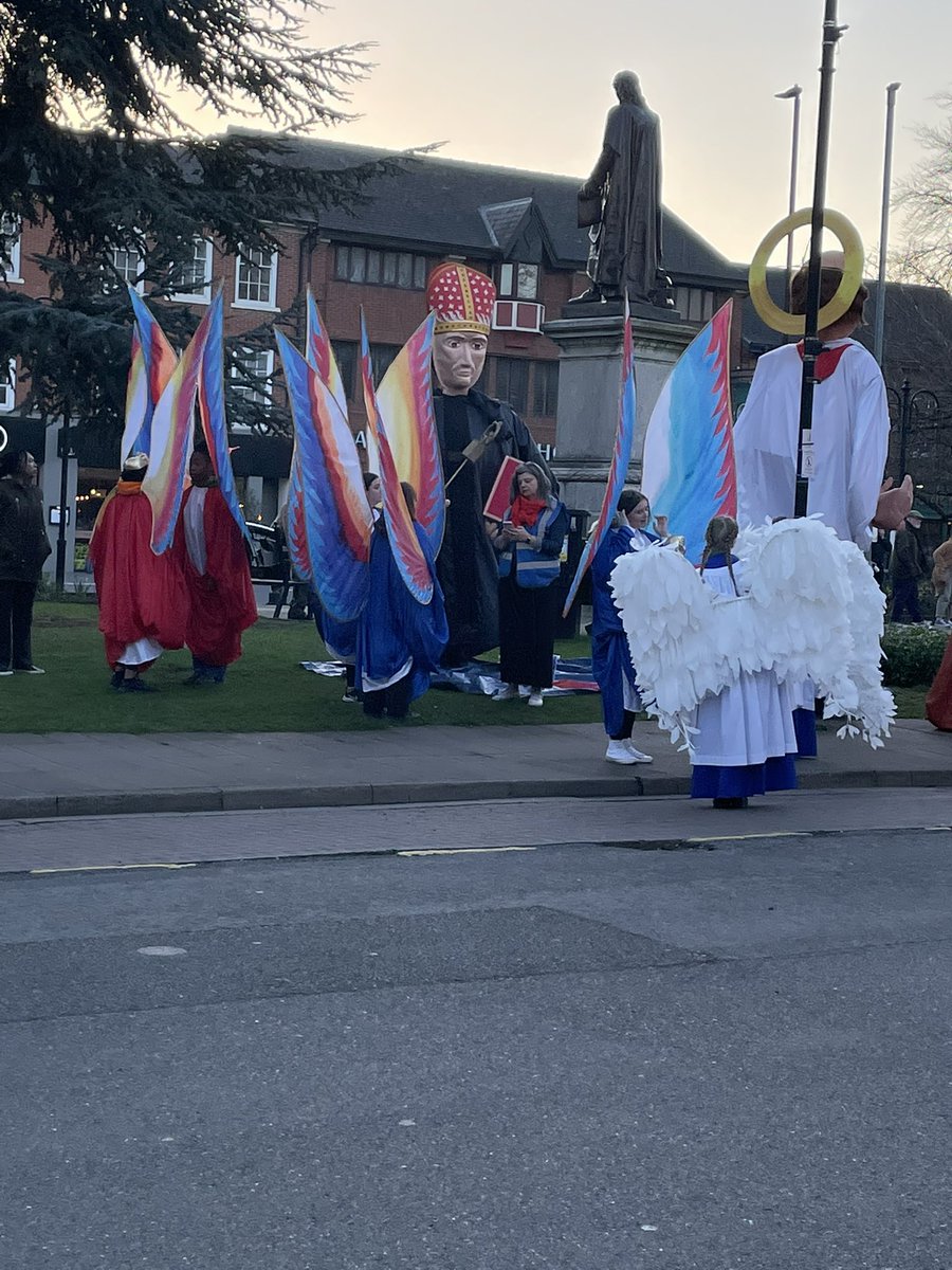 Fabulous moment in History this evening linked to St Wulfram. Our National School children made us proud as they took part in the procession. Thank you to children and parents who supported. ❤️ More photos to follow @StWulframs