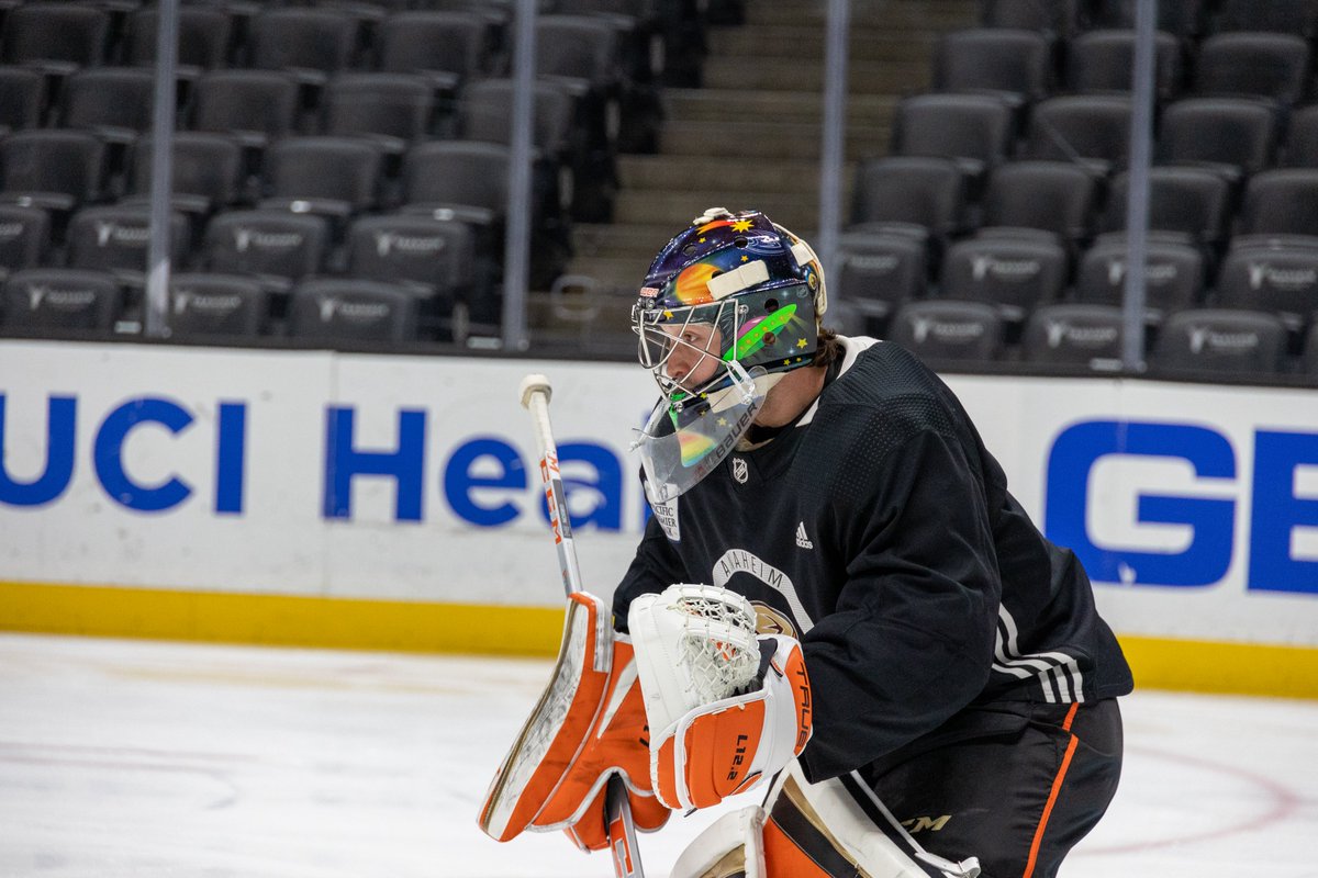 AnaheimDucks's tweet photo. Gibby will be wearing a mask in warm-ups tonight designed by Makayla Mix from Lake View Elementary School in Huntington Beach. Her design was selected as part of Behind the Mask: Storytelling through Art assembly program featuring two-time Olympian Molly Schaus. https://t.co/C6OJZmeqpb