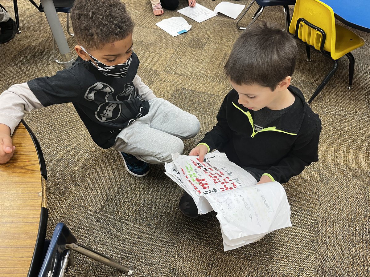 JordanFink24's tweet photo. Huge thanks to our kinder friends for letting us share our published teaching books with you! And look at that impressive shared writing thank you note!! ❤️✏️  @SofiGV8 @mollywinters30 #teamlowell #WritingCommunity https://t.co/tw8TgZSpRE