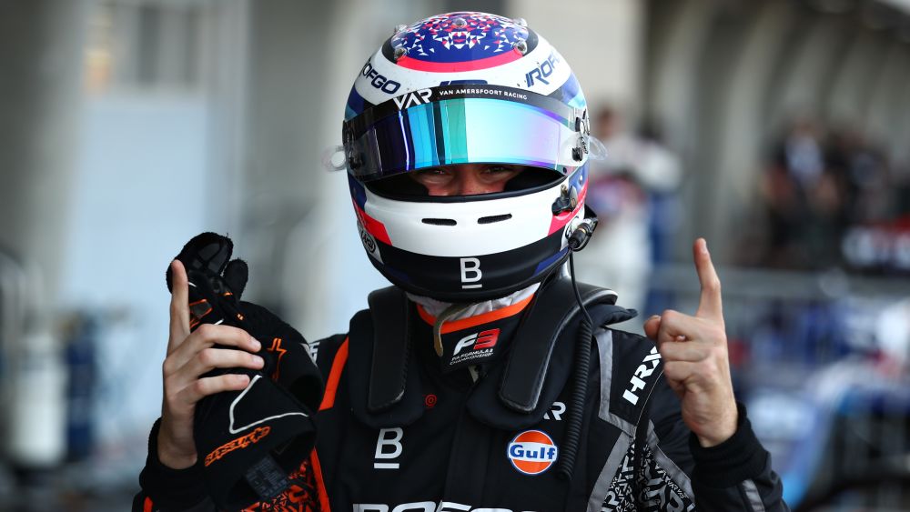 paddpass's tweet photo. Brilliant performance by @FranColapinto to secure Pole Position in Bahrain. 🇧🇭
A 1:46.249 lap from the #VAR driver was enough for the argentinian to jump in front of #Stanĕk and #Maini.

#F3 #BahrainGP #RoadToF1 #PaddockPass https://t.co/rOexTl5aeL