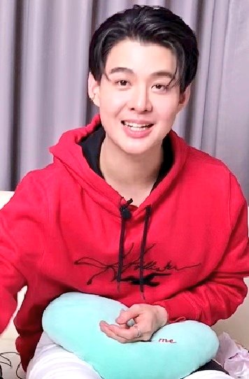 ayi46583305's tweet photo. I'm so happy to see you tonight baby😚😚
SAINT X NADELIVE
#NADEXSAINT https://t.co/qOt447E71s