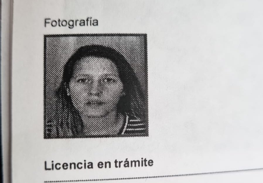 Y ni te avisan cuando te tenes que preparar para la foto. Todo es bronca y dolor 
Otra víctima de la administración pública