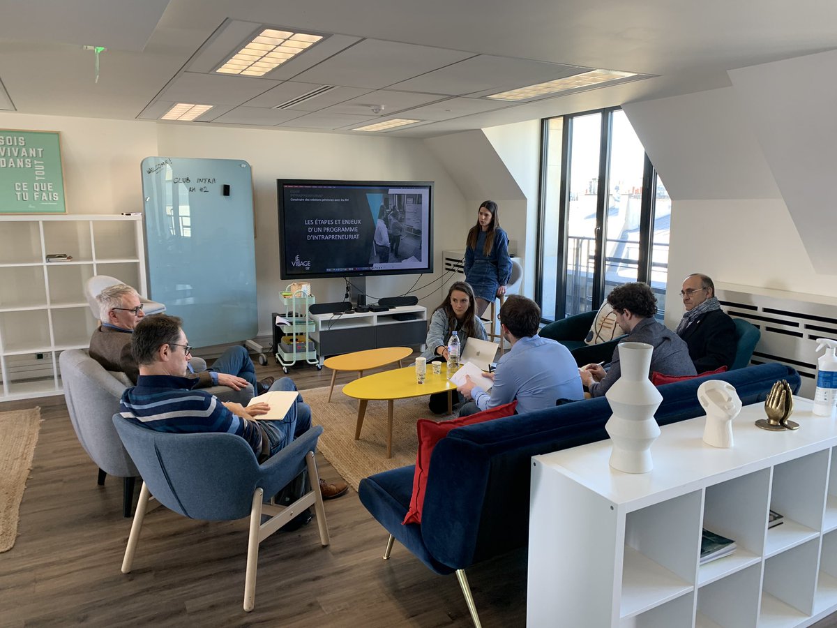 Club Intrapreneuriat au @VillageCAParis ! Aujourd’hui atelier #2 du groupe qui travaillent pour construire des bonnes pratiques pour construire des relations pérennes avec les RH #intrapreneuriat
