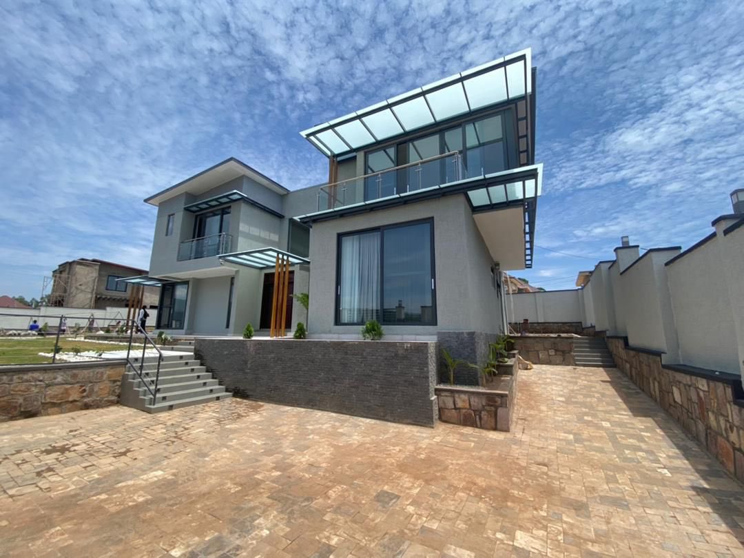 Thomsinteriors's tweet photo. #Flashback to this recently completed residential project in Rwanda that took us only 6 months. #designandbuild #womeninconstruction #buildrwanda #RwOT https://t.co/RoFrY1qgYK