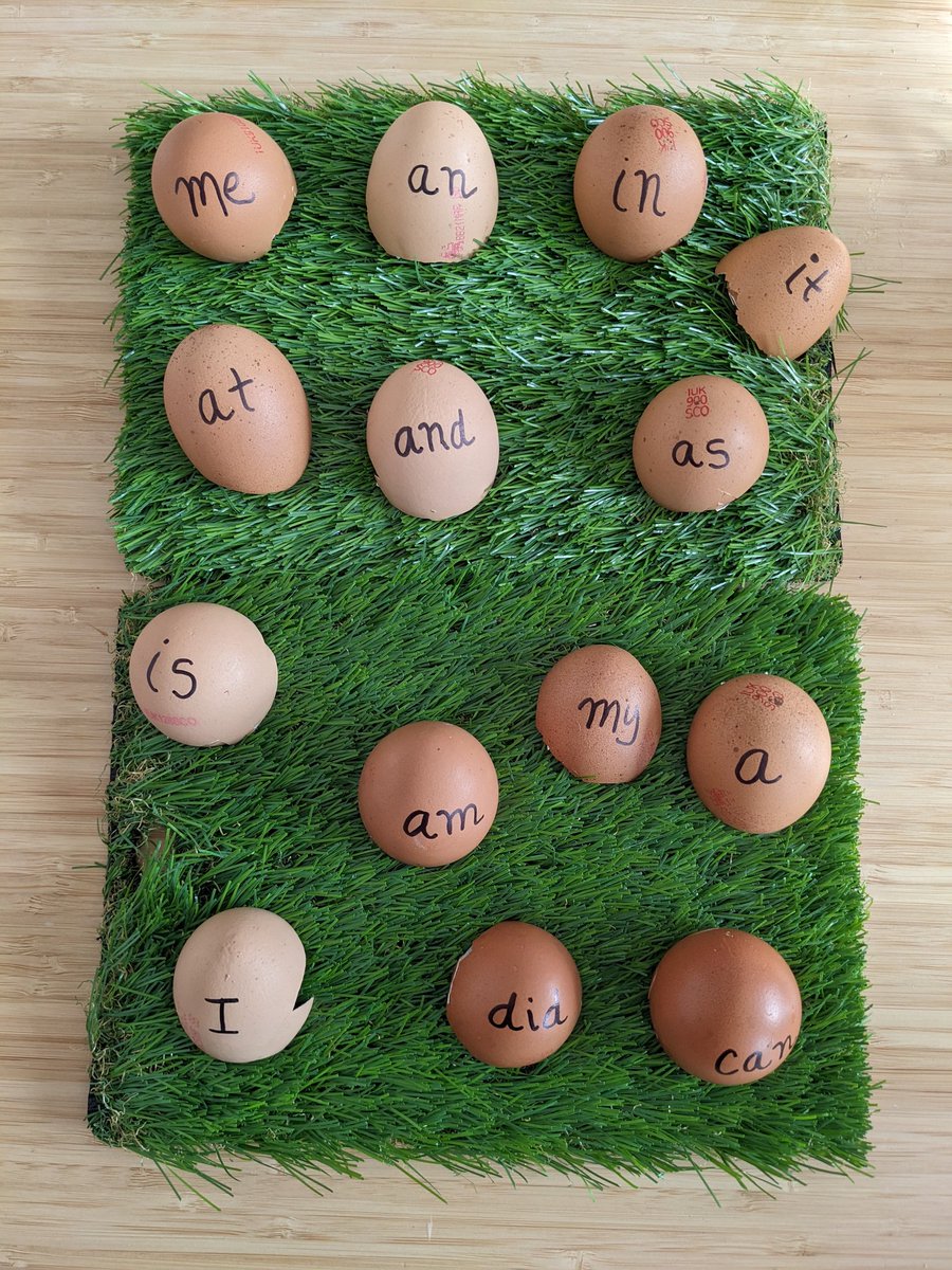 ChristineLeder's tweet photo. @MossparkPS #mossparkp1a A is missing being at school this week, but we've had fun working on our common words from home! https://t.co/9AxKOuPR0G