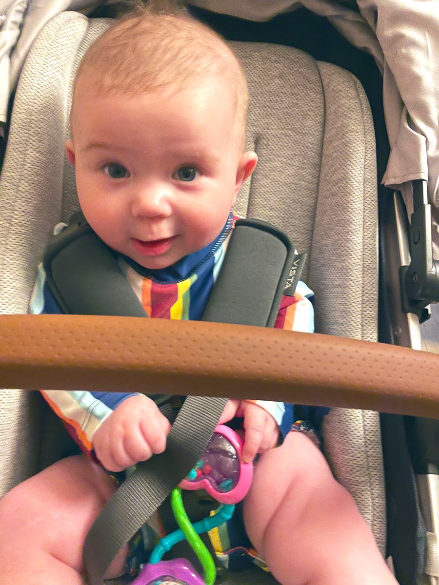 aggieraschuk's tweet photo. My daughter was just called handsome by a stranger in an elevator. Conflicted feelings.🤷‍♀️ https://t.co/jBNTVODxxF
