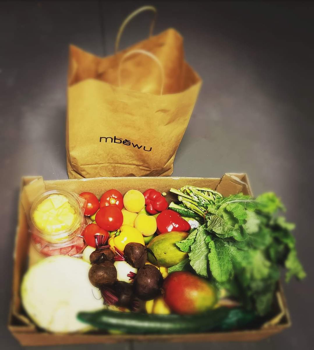 SlayNationSA's tweet photo. Meet 39-year-old Charmaine Kedibone, founder of fresh produce company @mbewuproduce. 

They offer fresh, pre-cut &amp; prepacked vegetables, fruits, smoothie packs, picnic baskets, and crisps. Mbeweu's future plans are to expand into healthy snacks and beverages. 

#SlayNationSA https://t.co/vMDXeeGsFf