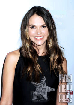 Happy Birthday Wishes to this Stage & Screen Legend the lovely Sutton Foster!              