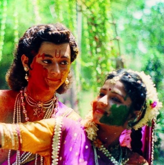 itzrishita_'s tweet image. एक दूजे को होली के रंग लगा कर रंग गए राधा कृष्ण प्रेम के रंग में ☺❤
जय श्री राधेकृष्ण 🥰🙏
@swwapniljoshi #कान्हा #shwetarastogi #राधारानी #राधे_कृष्ण #जय_सिया_राम_जी
#होली_की_शुभकामनाएँ #राम_नाम_की_होली