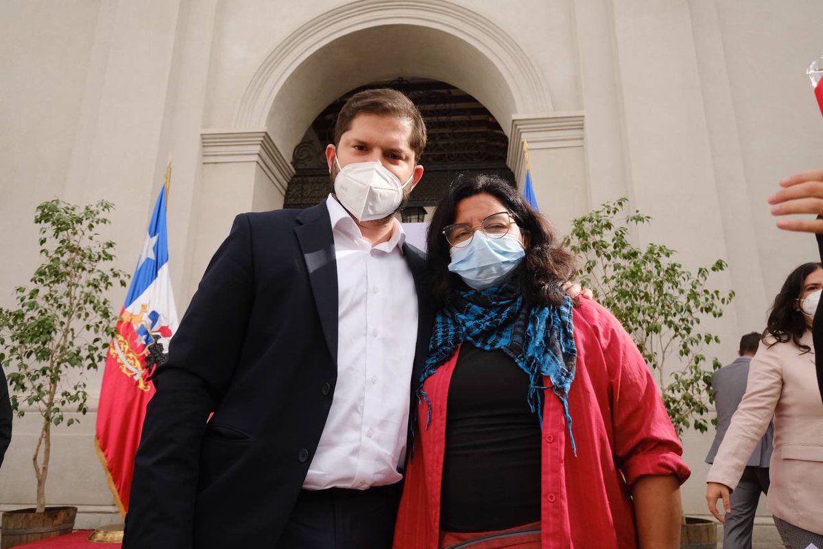 Presidente Gabriel Boric junto a activista medioambiental Orietta Llauca