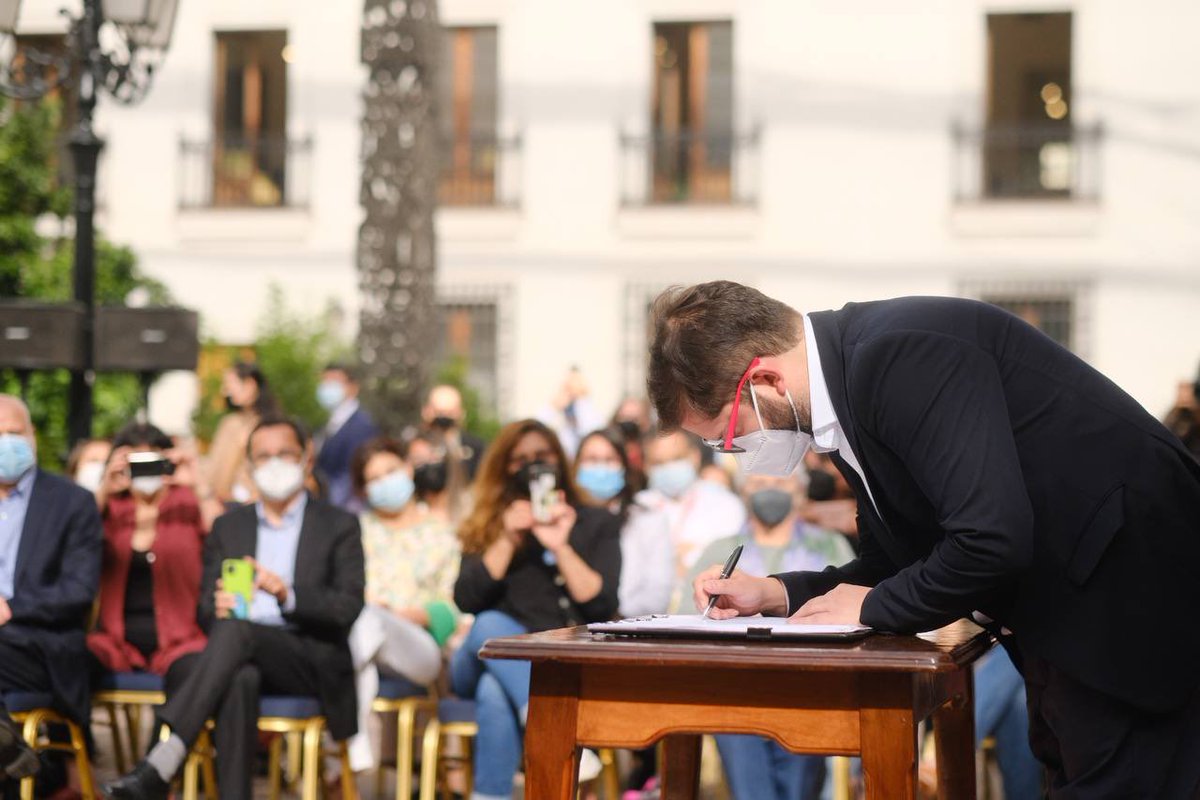 Presidente Gabriel Boric firmando proyecto para aprobar acuerdo de Escazú