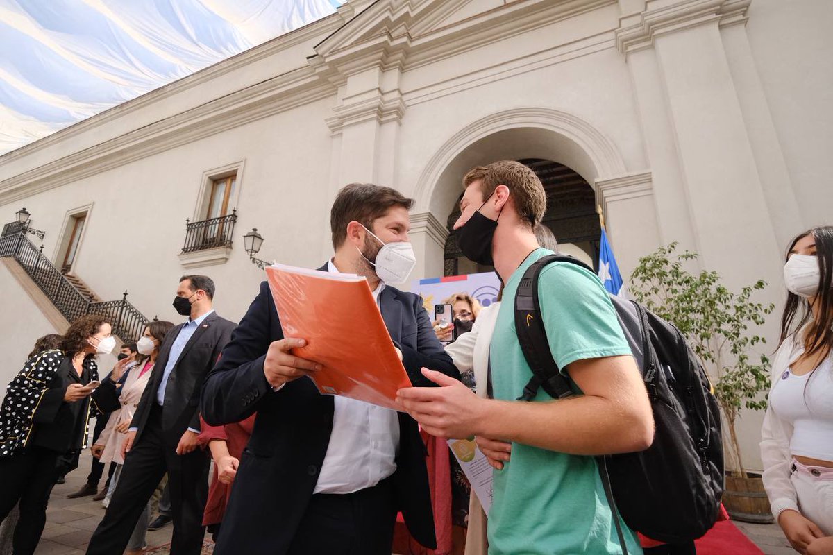 Presidente Gabriel Boric junto a Sebastián Benfeld