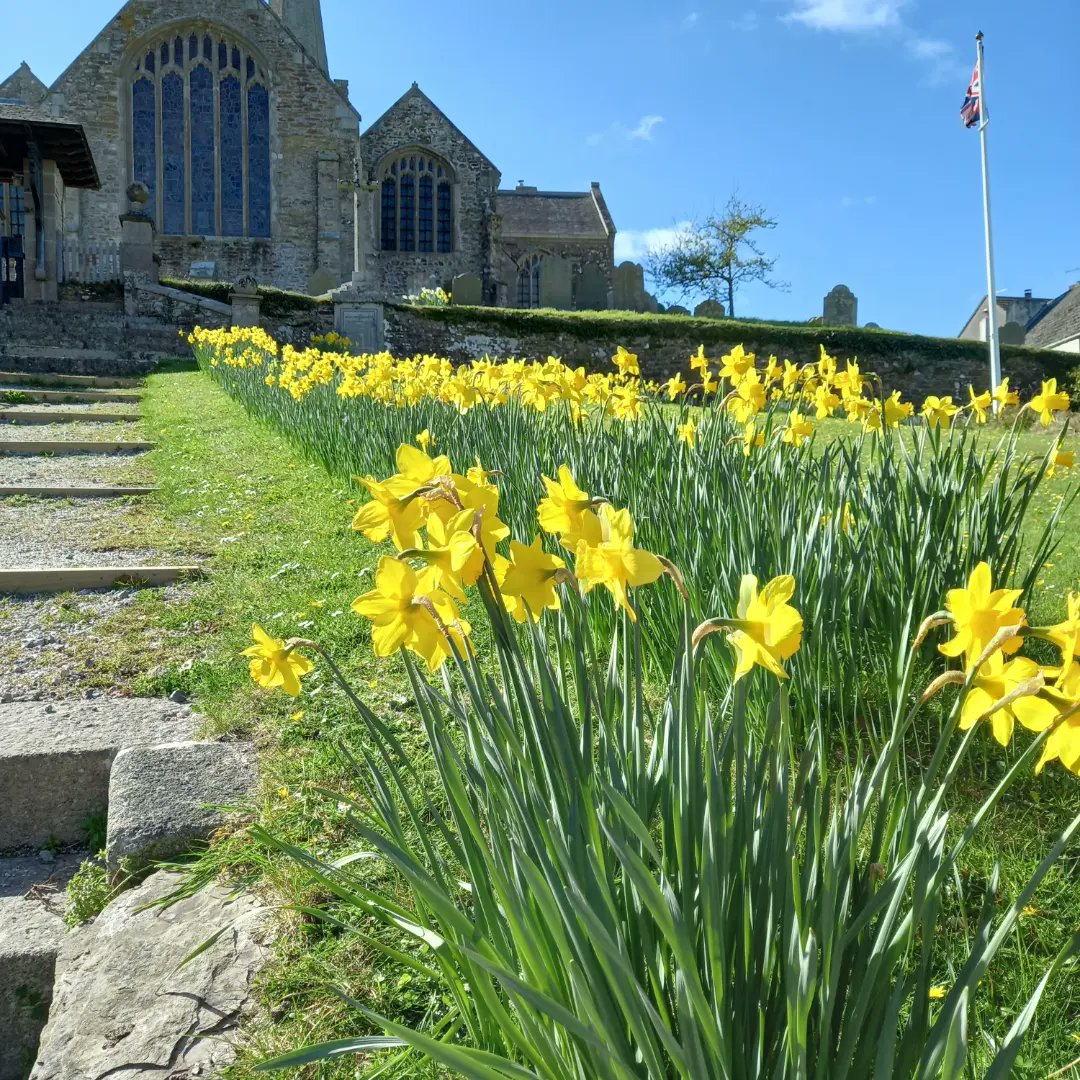 MildmayThe's tweet photo. We love this warmer weather. Our pub garden has such a lovely view of the church and the village. https://t.co/7eEYIIvxQP