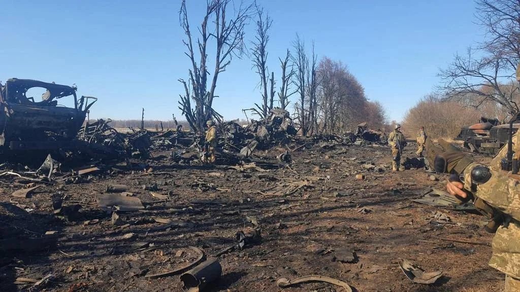 RALee85's tweet photo. More photos. It appears a Russian captain was killed or captured. 3/ https://t.co/TbEu8QYJO1