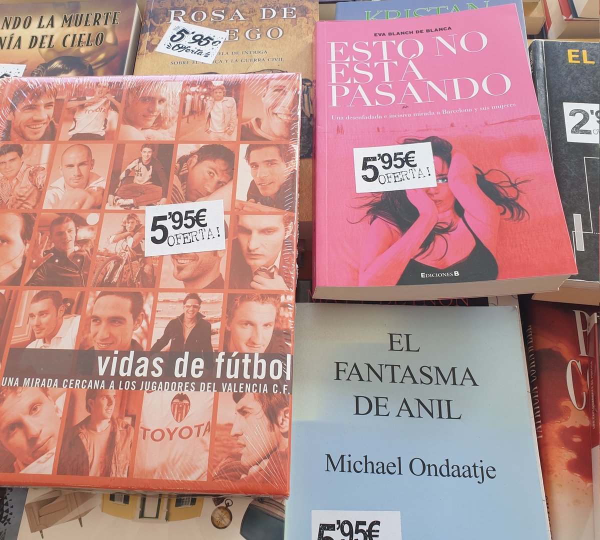 TieBreak76's tweet photo. @tonilato @valenciacf Estos 3 libros juntos se entienden mejor. Felicidades equipo mío, volverás a ser libre. https://t.co/ETUcL6WXCh