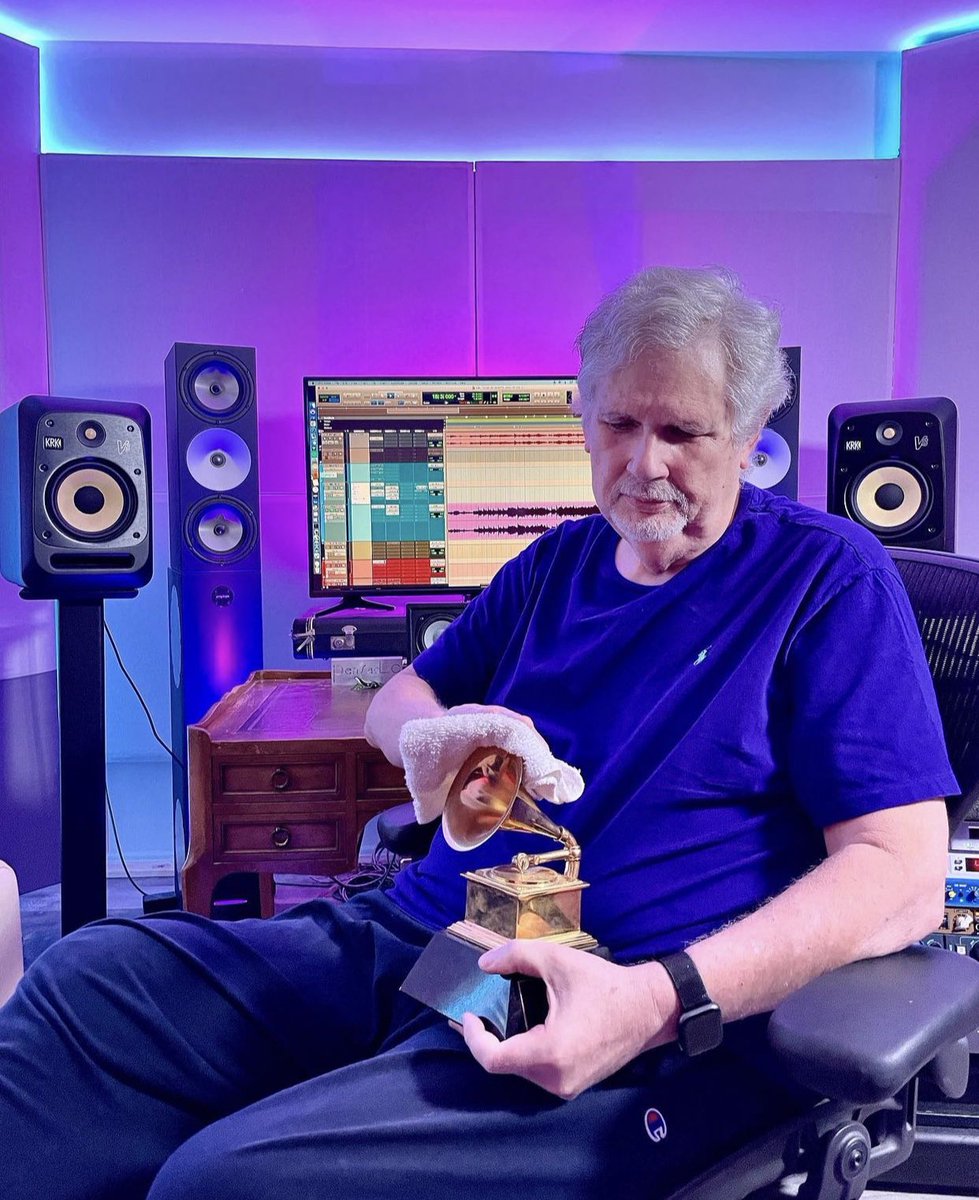 pensadosplace's tweet photo. HAPPY BIRTHDAY @davepensado !!! 🥳❤️🎉🎁🎂 https://t.co/TgpbnIatmS