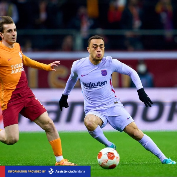 Barcelona'nın Glatasaray İle Oynadığı Müsabakadan Bir kesit
