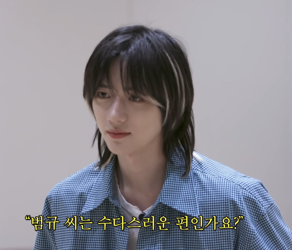 이런 얼굴일때 너무좋다고……..
눈밑 까말때