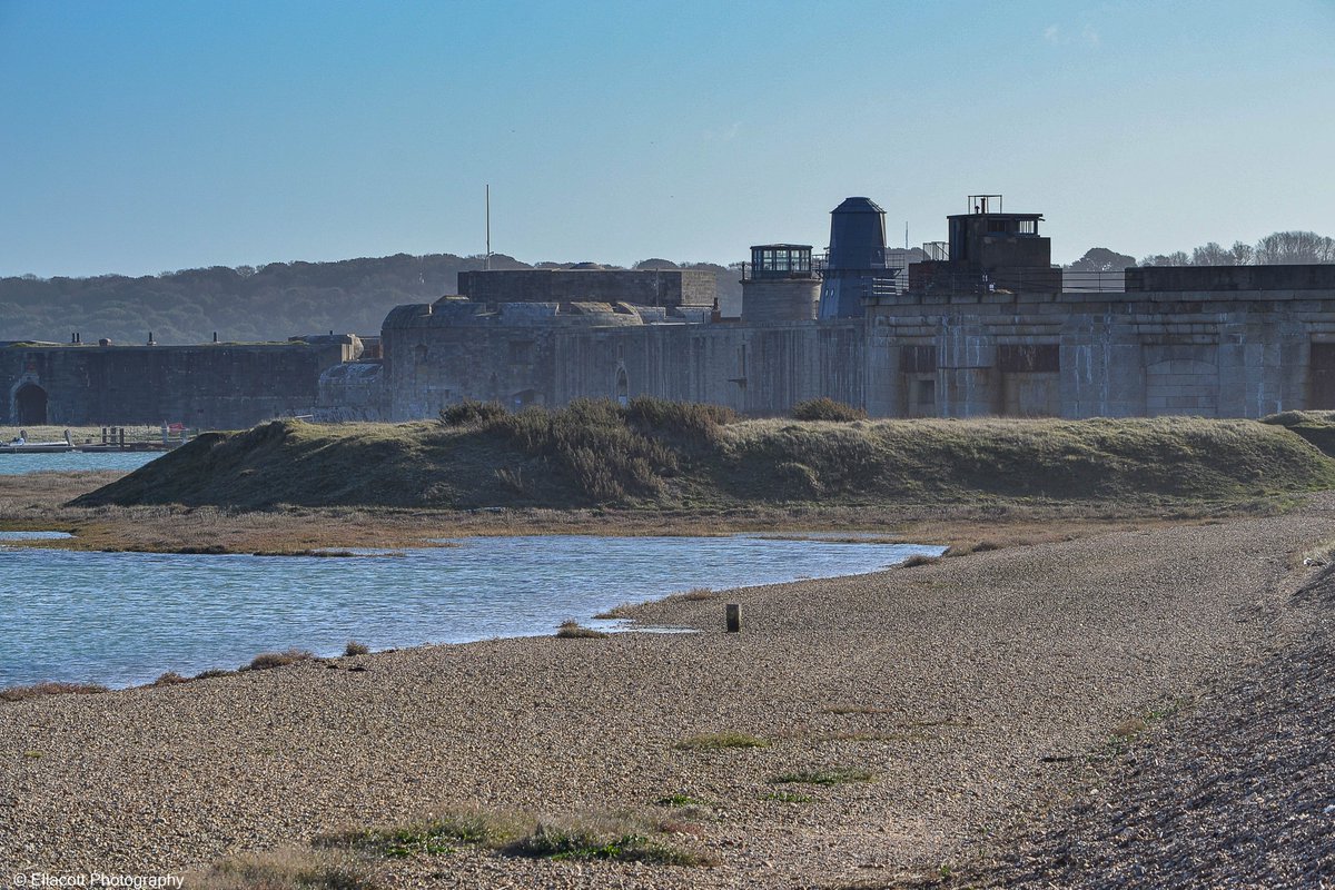 EllacottPhoto's tweet photo. Taken 17/2/2022: Hurst Castle, Hampshire #Castle #Architecture #TravelPhotography #Photography https://t.co/TLWu7n6fcK
