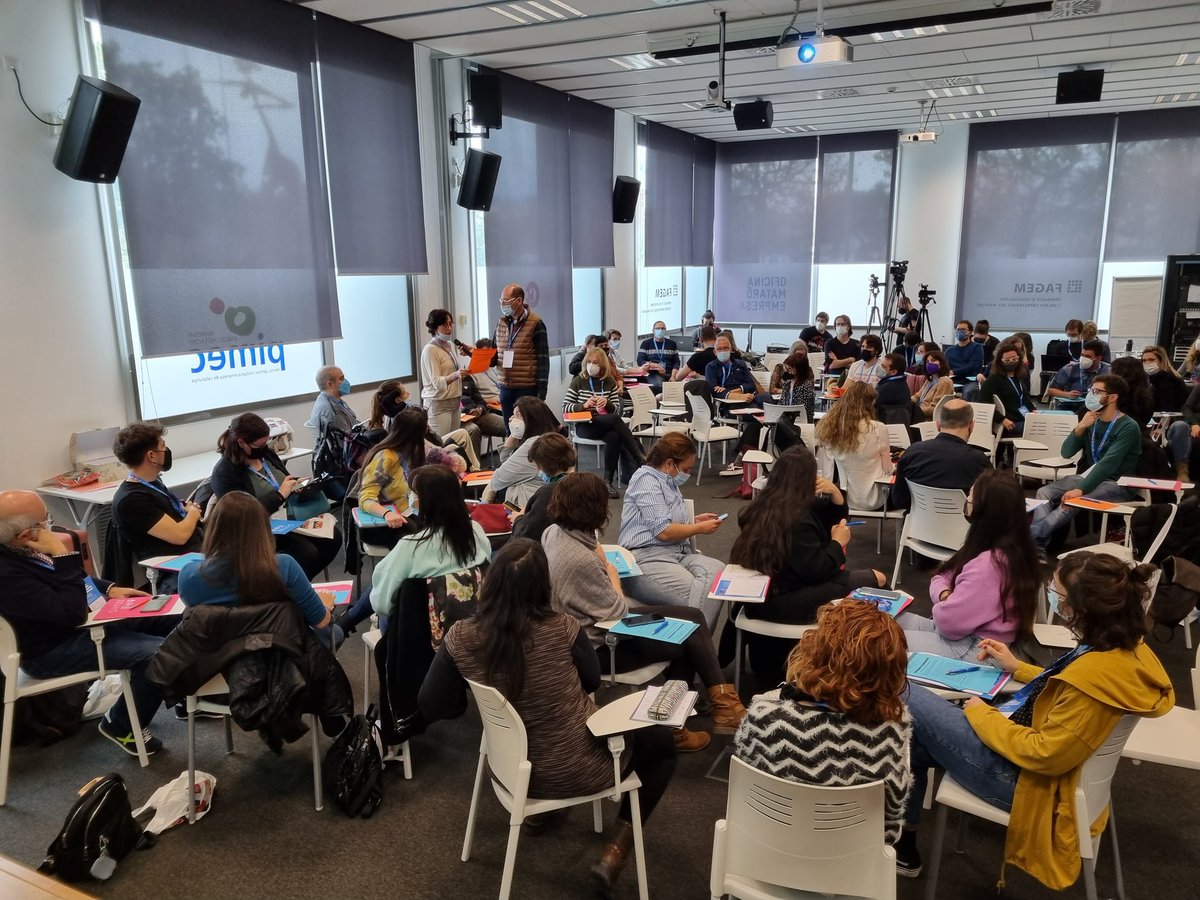 Pep_Montes's tweet photo. Però què fa, tota aquesta gent? Un #congresjoventut, xavals i xavales. Bona gent. Pencaires. Una mica ingenus, potser. Ferms. Creuen en la feina que fan, malgrat tot. Us en podeu refiar. No fallen. A veure si el Govern acompanya.
@joventutcat @ACPJoventut https://t.co/iiZK7IXWWi