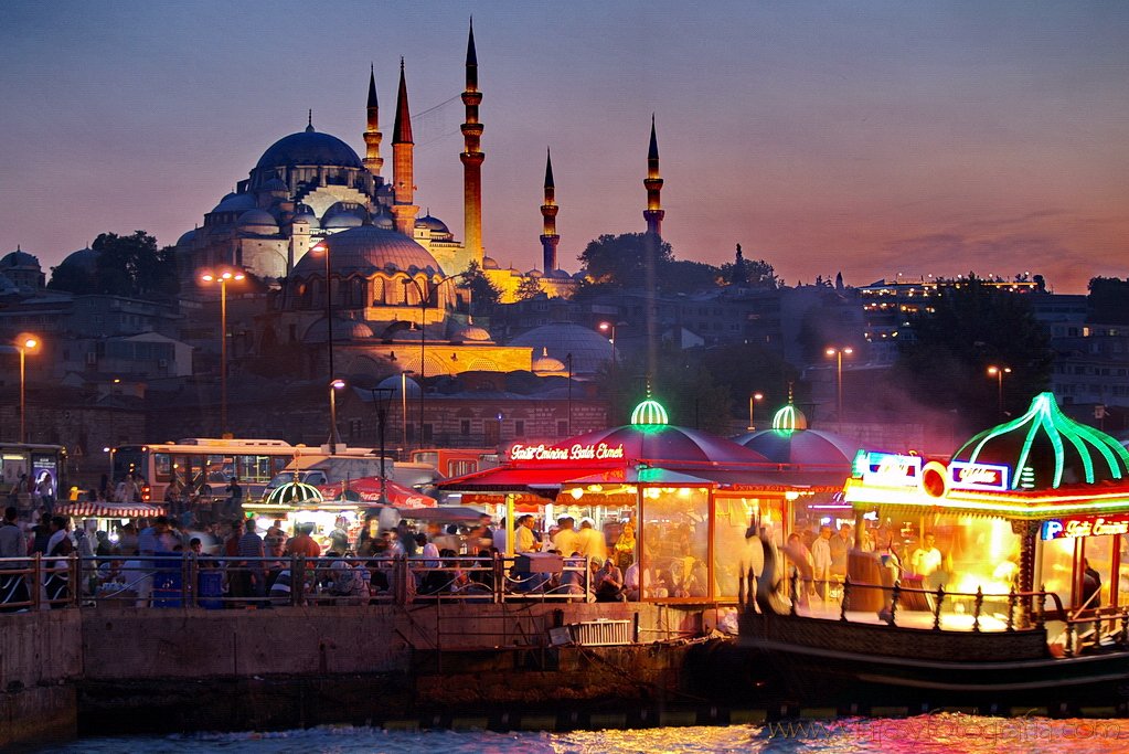 viajesyfotograf's tweet photo. #Estambul es un destino perfecto para las breves  vacaciones de Semana Santa. Es una de las ciudades más fascinantes que conozco, donde desde hace siglos se entrecruzan Oriente y Occidente. Aquí te dejo los 5 post que le he dedicado con muchas fotos: https://t.co/Q8pWFYfLhp https://t.co/a4X3ymCK57