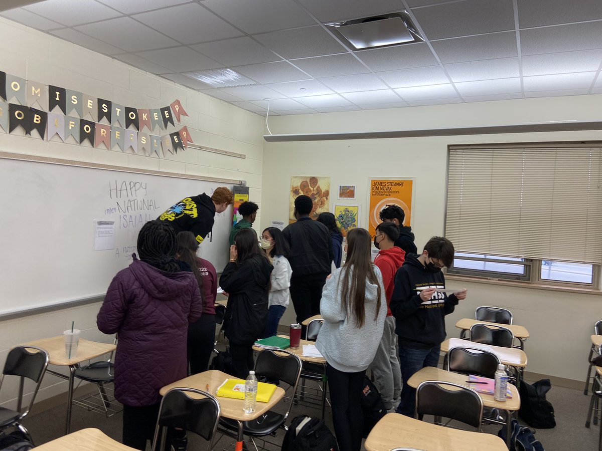 MsNettlesEng's tweet photo. Question Trail madness is my favorite! 🧡💚 #12AP #GetUpGetMoving https://t.co/bwwGhfYVQz
