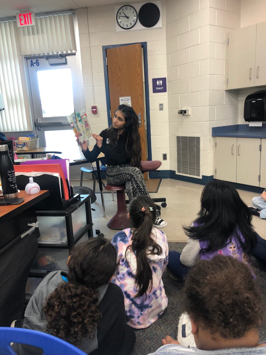 KidCuriousClass's tweet photo. Students at #Wegienka were so excited to have former #wegienkawildcats read to them. Ms. Harabedian was thrilled to see former students from 2nd grade. #whywbsd #whywegienka #marchisreadingmonth https://t.co/rwhv8jPk3v