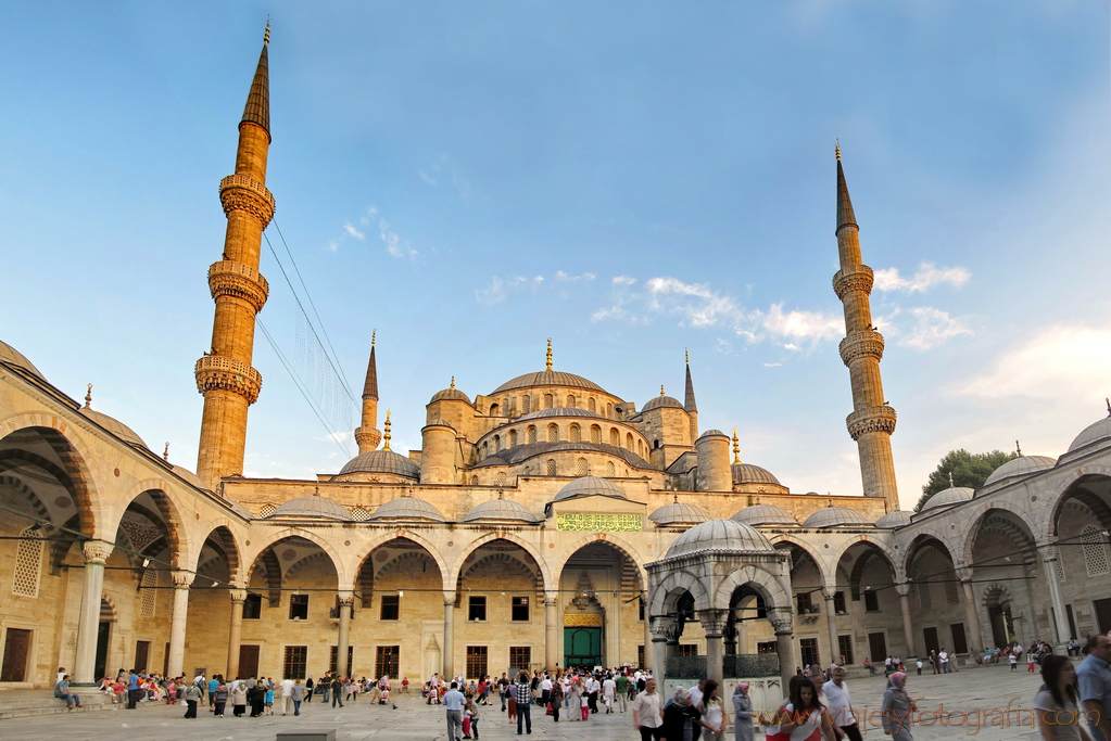 viajesyfotograf's tweet photo. #Estambul es un destino perfecto para las breves  vacaciones de Semana Santa. Es una de las ciudades más fascinantes que conozco, donde desde hace siglos se entrecruzan Oriente y Occidente. Aquí te dejo los 5 post que le he dedicado con muchas fotos: https://t.co/Q8pWFYfLhp https://t.co/a4X3ymCK57