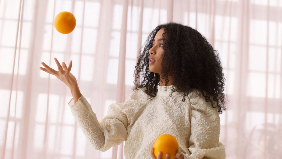 Today is #GlobalRecyclingDay, a campaign to recognise that natural resources are not infinite.

We thank @HMUnitedKingdom for supporting this vision, investing in Alchemie alongside many other companies such as #OrangeFiber.

They have created biodegradable yarn! 🍊