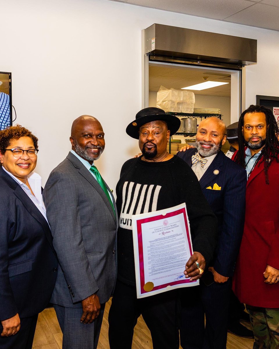 MayorMapp's tweet photo. It’s my honor and privilege to walk next to an incredible talent like George Clinton. 
Today and everyday we celebrate your impact in the arts and culture industry, and our Plainfield city. You’re truly a unforgettable soul, and we recognize you

#ParliamentFunkadelic https://t.co/45lZLCqPsm