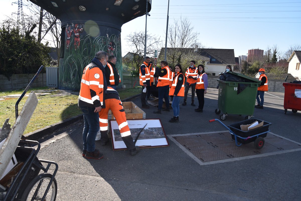 Merci aux 49 volontaires réunis pour l'opération #GreenDay, le grand nettoyage de printemps du #TCPN. 2 conteneurs DIB et une charrette et demi de déchets métalliques ont été ramassés. Un "succès" qui doit nous interroger sur nos comportements civiques.