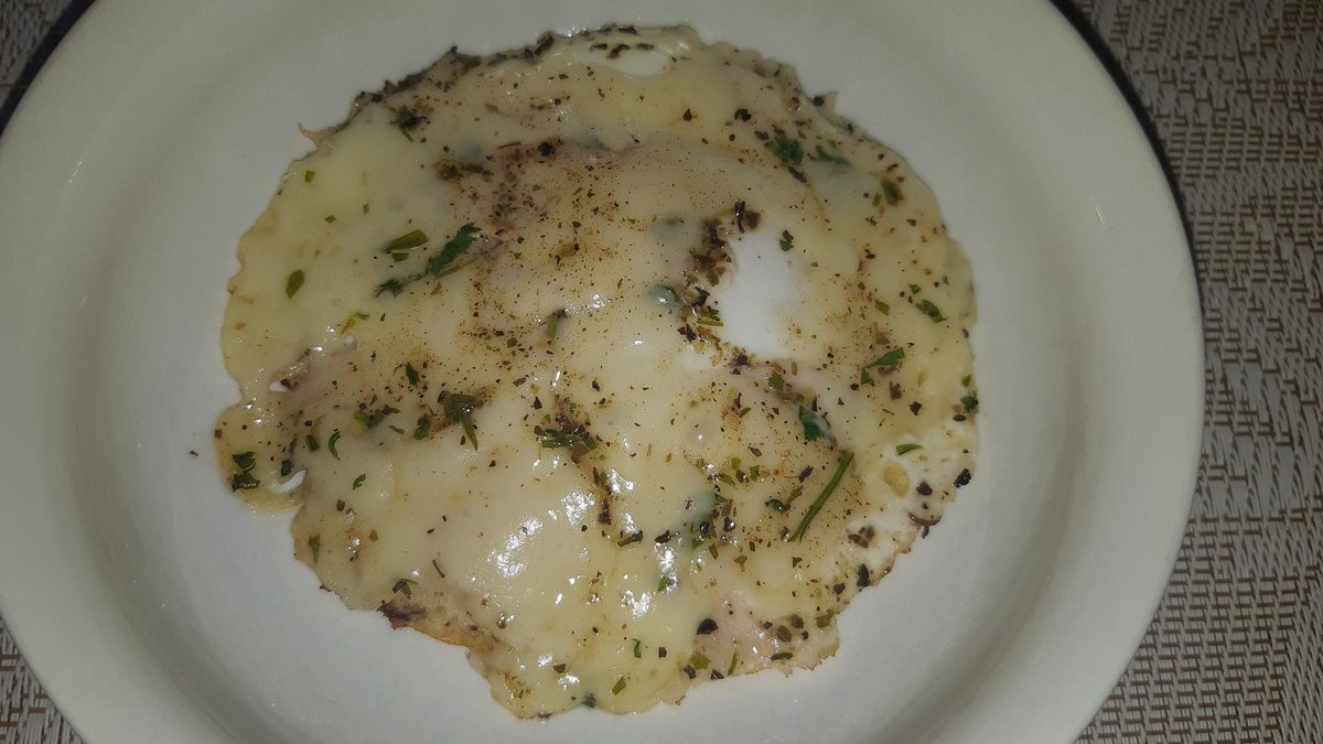 KowaiGaijin's tweet photo. Yeah we heckin kekkin love eating cheesy eggberts for lunch around here!
#Deliciousmiling https://t.co/9Say9XHPIr