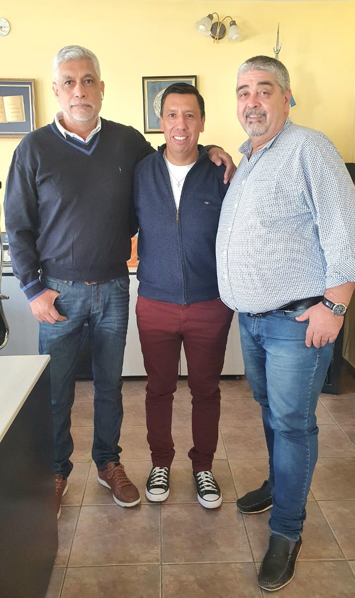 MSI_TDF_AeIAS's tweet photo. Organizando la agenda de trabajo en Ushuaia junto a @garciapablocec y @horatripleh
#msitdf
#msiríogrande
#msiushuaia
#msitolhuin https://t.co/TaB6mWW7Ib