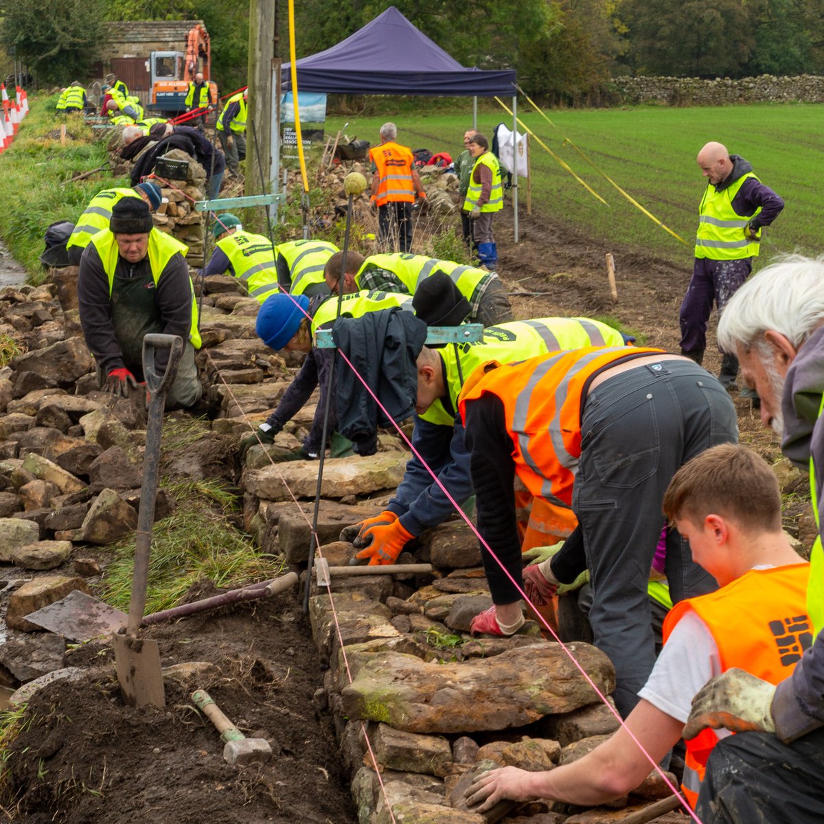 Are you a member of a #communitygroup who wants to try their hand at dry stone walling or hedgelaying? We're giving away a limited number of FREE experience days to groups in England. Get in touch to find out more, or download a fact sheet from our website ruralskillshub.org.uk