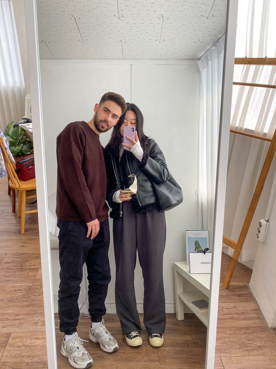 Albebabo's tweet photo. El otro día estuve grabando una entrevista con un trainee de BTS. No hay mejor experiencia que te ayude tu pareja en las cosas que te apasionan ❤️😊 #BTS #Corea #ARMY #CoreaDelSur https://t.co/x4xGBoUmcd