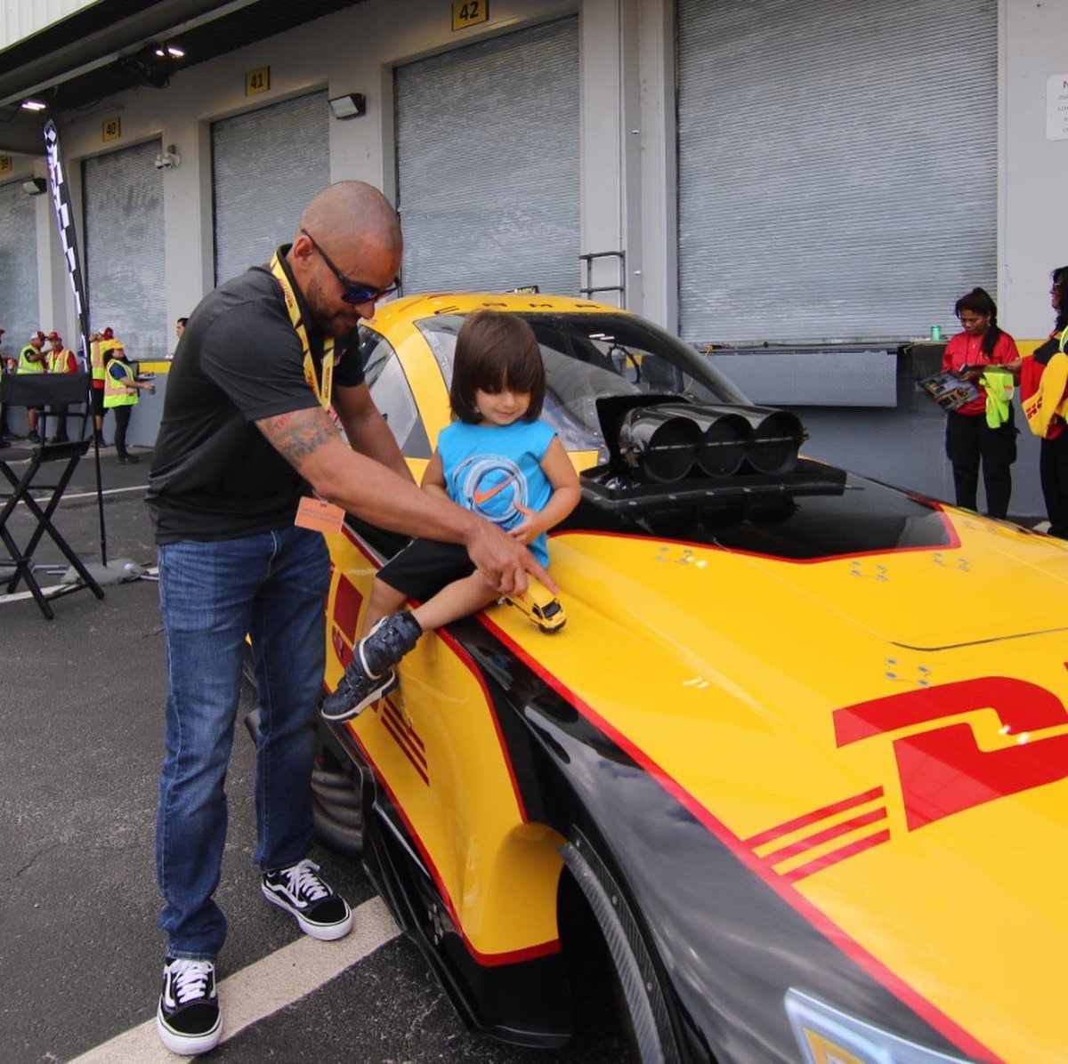 DHLUS's tweet photo. Flashback to last weeks #DHLMiami visit with @JRTodd373 and @ShawnLangdon333 from @TeamKalitta! 
Thanks for stopping by #YellaFellas! ⚡️📸 
#SpeedofYellow #TeamDHL https://t.co/HUQWajjFYg