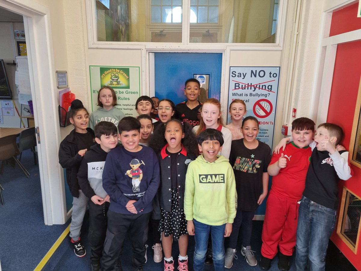 Goodall_Miss's tweet photo. All looking great in 5DG for @comicrelief @UplandsManor https://t.co/UoAgZXyZDY