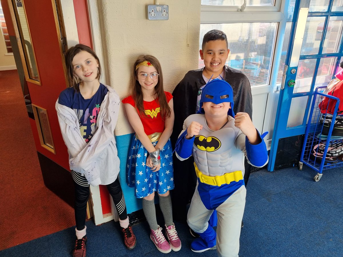 Goodall_Miss's tweet photo. All looking great in 5DG for @comicrelief @UplandsManor https://t.co/UoAgZXyZDY