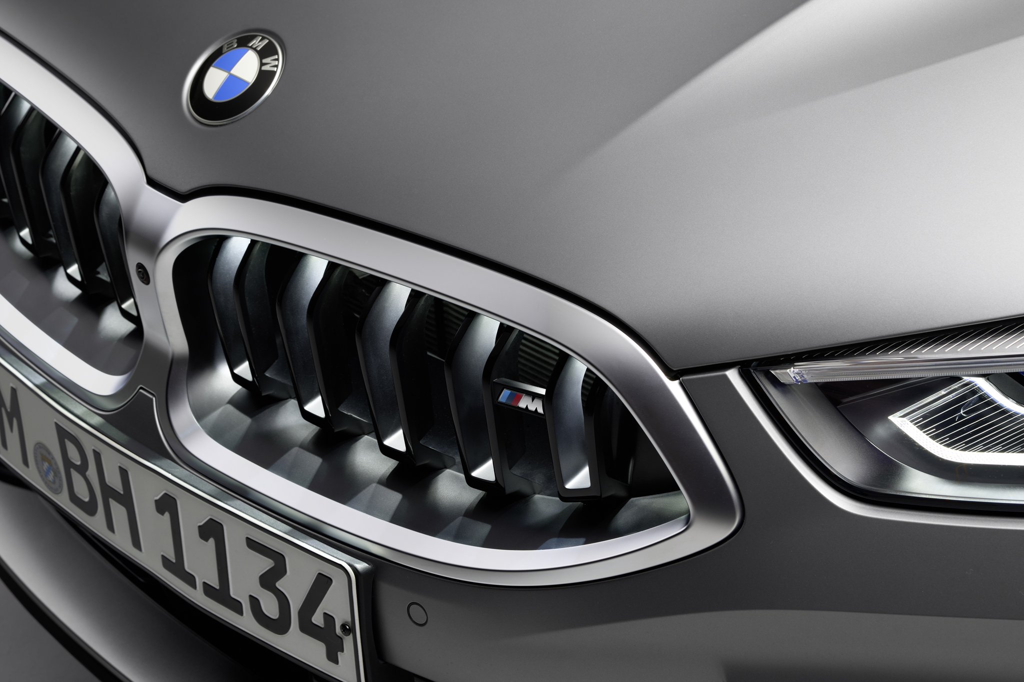 BMW on Twitter: "Glistening grille. The new BMW 8 Series Convertible ...