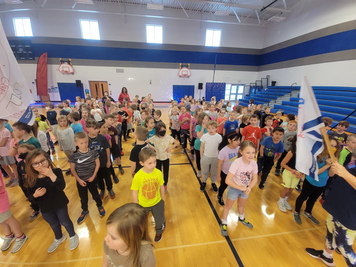 DegroodMegan's tweet photo. @choosebooster @kmespta
Glow Run Fun!
#helpourschool #KoMetExcellence #MarvelousMelhouseMindMoovers https://t.co/Actt42Xzga