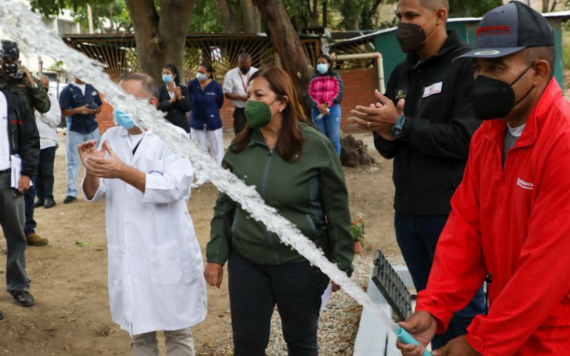 noticierovv's tweet photo. #Nacionales |  Reinaugurado pozo que surtirá de agua al hospital El Algodonal 

Amplía la información aquí: https://t.co/CJ7myrbjWi 

#Inauguración #Pozo #ElAlgodonal #NoticieroVV #18Mar https://t.co/4iPDCheOmx