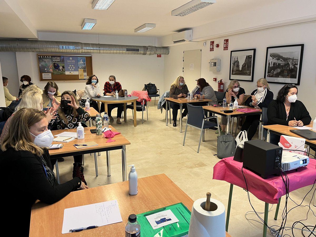 JoseUrPer's tweet photo. I had the opportunity to share some thoughts on how to improve listening skills in adult students: acoustic image, Buck’s idea units, text-mapping techniques…
#EOIEstepa is part of a thrilling #ErasmusPlus project with @ULusofona #MultiLingua &amp; #LatInSoft
Thanks 4 the experience https://t.co/mSspUXZtV9