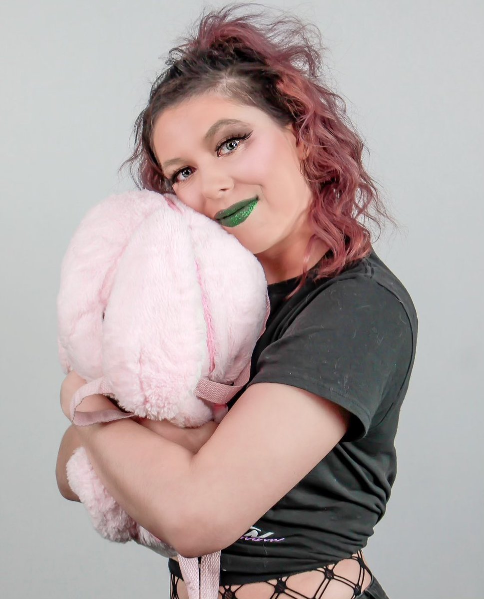 thecpierce's tweet photo. More promo shots by @willhoyler taken at @WrestlingTheo featuring Hopscotch, @SelenaLaLeyenda and @KelloggsUS @PopTartsUS ❤️🥰
#LETSPLAY #LittleFirecracker https://t.co/NhYd9xMGCn
