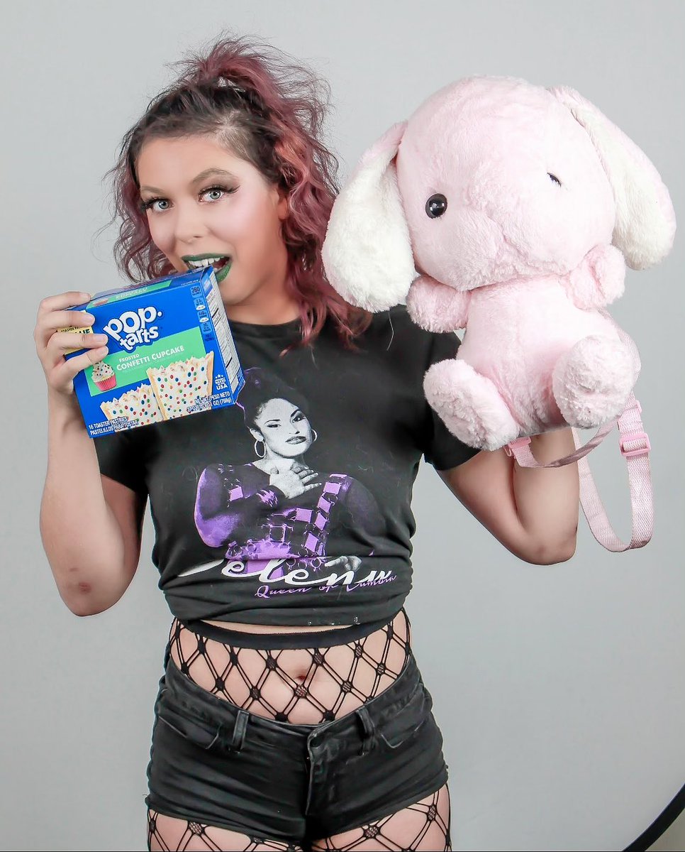 thecpierce's tweet photo. More promo shots by @willhoyler taken at @WrestlingTheo featuring Hopscotch, @SelenaLaLeyenda and @KelloggsUS @PopTartsUS ❤️🥰
#LETSPLAY #LittleFirecracker https://t.co/NhYd9xMGCn