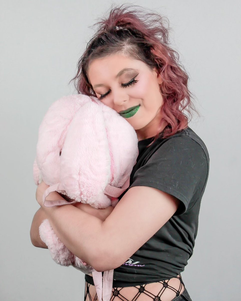 thecpierce's tweet photo. More promo shots by @willhoyler taken at @WrestlingTheo featuring Hopscotch, @SelenaLaLeyenda and @KelloggsUS @PopTartsUS ❤️🥰
#LETSPLAY #LittleFirecracker https://t.co/NhYd9xMGCn