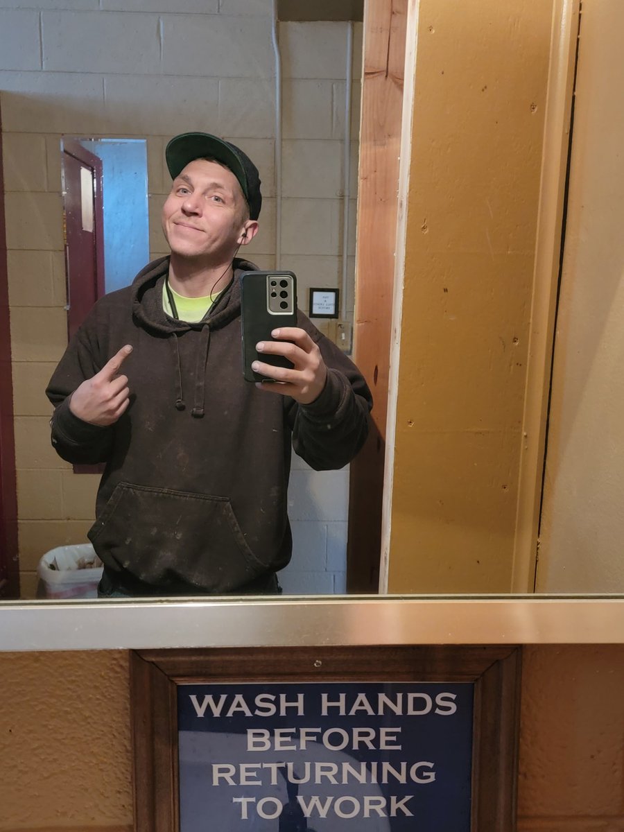 apprentice322's tweet image. This guy just finished a week of fixing a complete building sewer failure! Ripped out all the underground pipe, repiped and poured all new concrete! Still #smiling #grateful #happy #sober #RecoveryPosse #odaat #selfie also happy day 844 #loveyouall